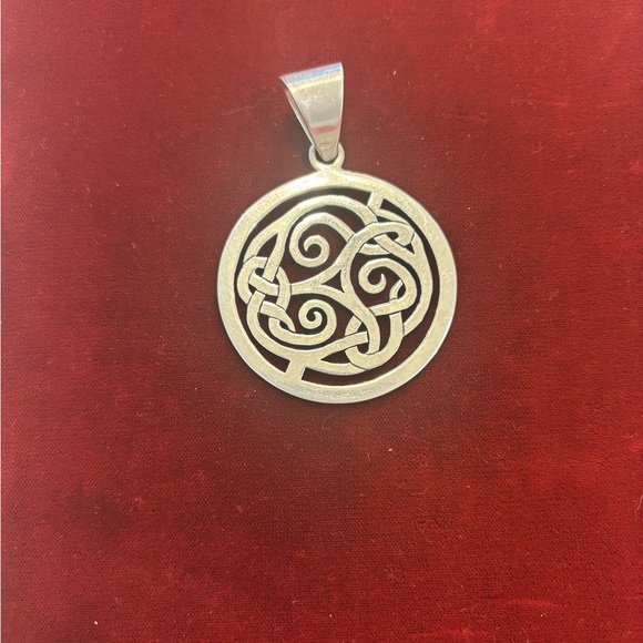 Silpada Silver Celtic Triskele Knot Pendant Necklace 24.6 g - Picture 2 of 7